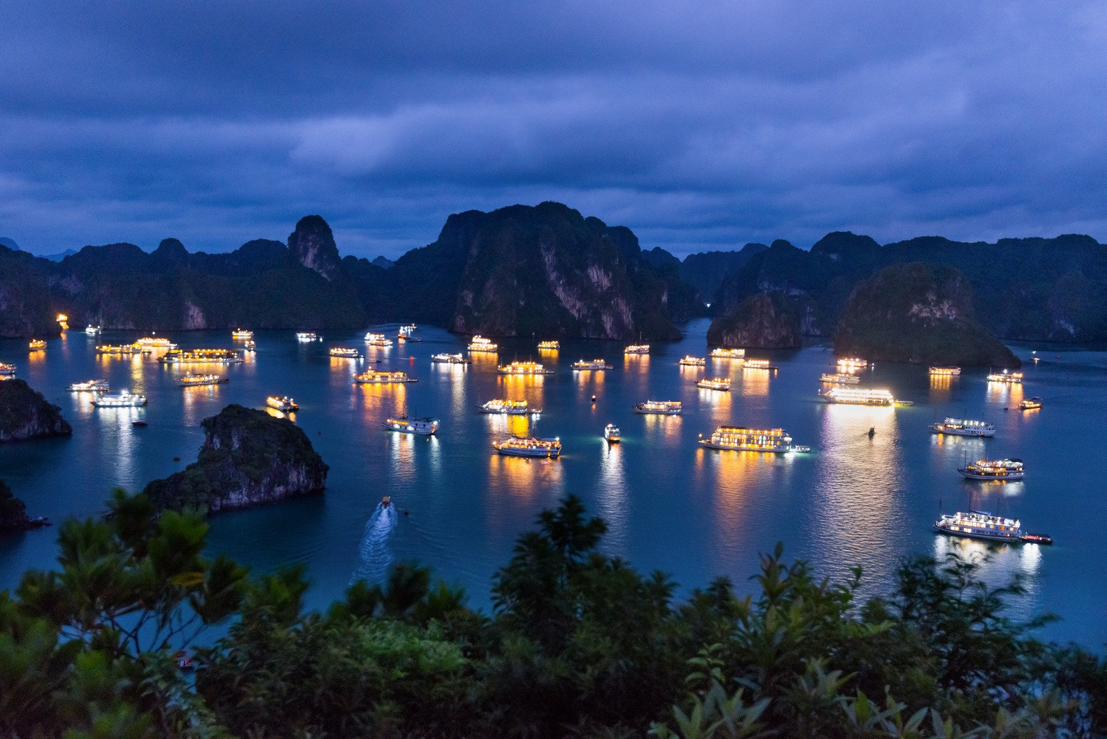 Ha Noi – Ha Long Bay: City Highlight & Luxury Cruise - Luxury Tour Vietnam | HanoiMICE