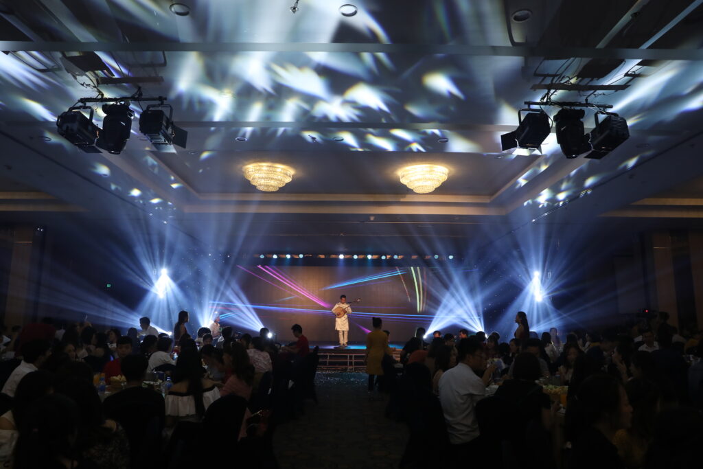 Providing event equipment and wedding supplies