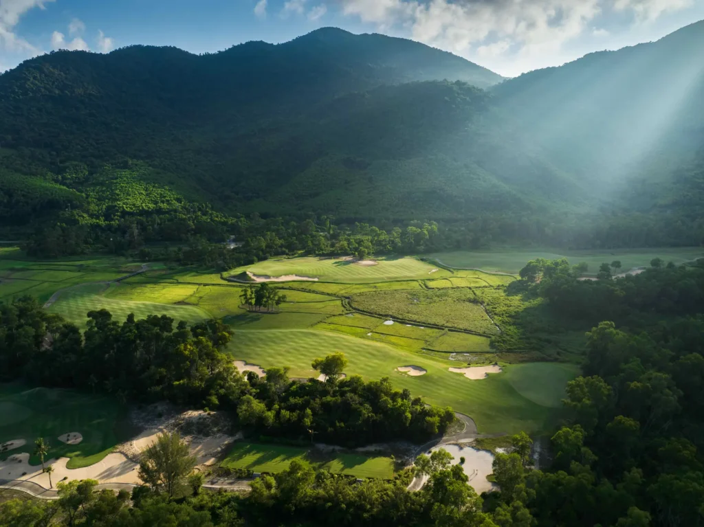 MONTGOMERIE LINKS – LAGUNA LANG CO - Golf Tour Vietnam | HanoiMICE